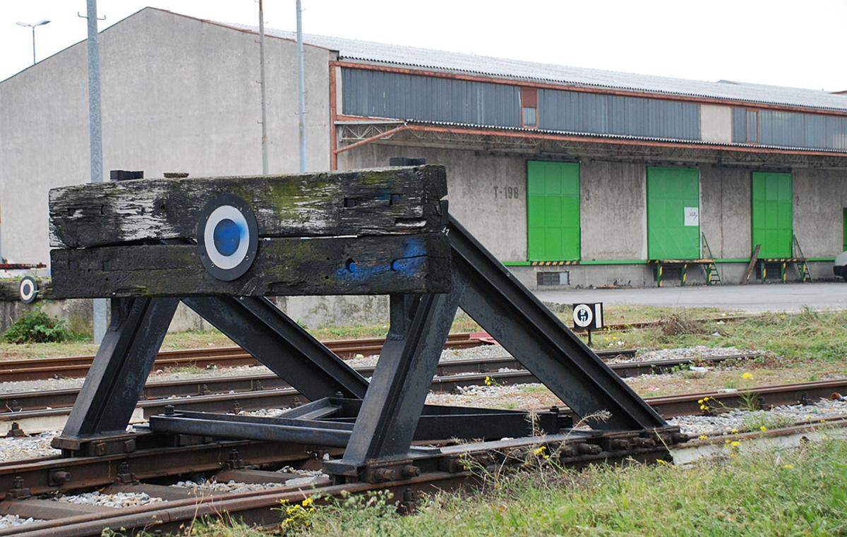 Einen Durchzugsverkehr durch den zentralen Park wird es allerdings nicht geben. Lediglich eine Straßenbahn soll in Verlängerung der Wallensteinstraße das Areal kreuzen.