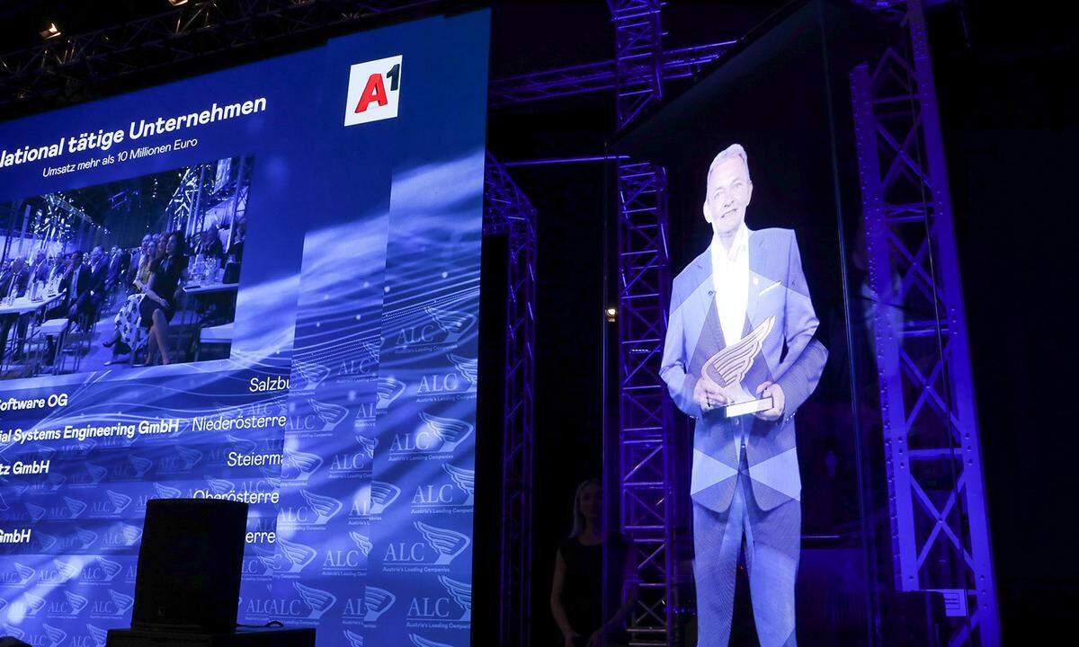A1-CEO Marcus Grausam überreichte virtuell den ALC-Flügel des Erfolgs.