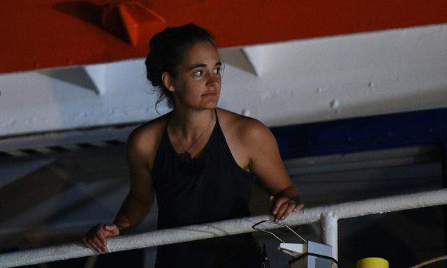 Der 31-jährigen Kapitänin Carola Rackete drohen in Italien bis zu zehn Jahre Gefängnis. 