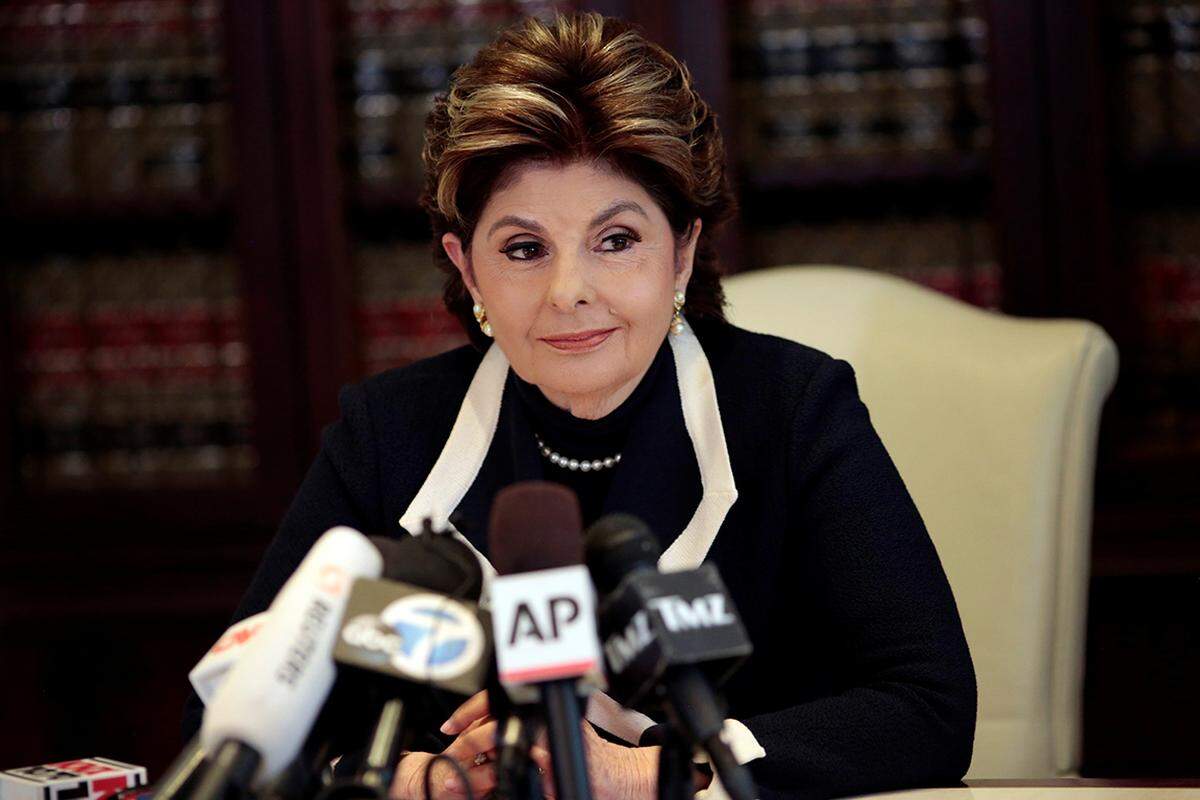 Für die US-Amerikaner ist Gloria Allred eine wahre Größe, geht es um emotional schwierige Fälle mit prominenter Beteiligung. Die 76-Jährige trat lange Zeit auch in ihrer eigenen Fernsehshow auf. Wirklich berühmt wurde sie aber durch ihre dramatischen Pressekonferenzen und durchorchestrierten Medienaktionen.