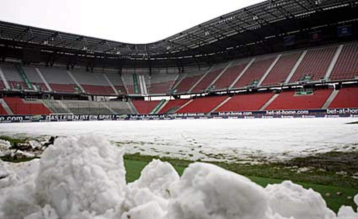 Das Freitagsspiel der Bundesliga von Austria Kärnten gegen Sturm Graz musste wegen des Wetters verschoben werden. Weiter: Kärnten schon einmal von Wintereinbruch heimgesucht.