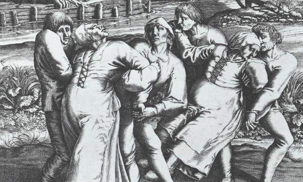 Im Sommer 1518 begann eine Frau namens Troffea, auf den Straßen Straßburgs wie in Trance zu tanzen. Binnen Wochen erfasste die „Tanzwut“ hunderte Menschen. Sie tanzten bis zur totalen Erschöpfung, um die 15 von ihnen sollen pro Tag an Herzinfarkten oder schlicht Übermüdung gestorben worden sein. Irgendwann endete der Spuk so abrupt, wie er begonnen hatte. Von ähnlichen Vorfällen wurde in Westeuropa zwischen dem 14. und 17. Jahrhundert immer wieder berichtet. Als mögliche Erklärungen für diese „Tanzepidemien“ gelten: eine Vergiftung durch Mutterkornalkaloiden (die unter anderem Halluzinationen verursachen) in verschimmeltem Brot; eine durch Katastrophen wie Hungersnöte verursachte Massenhysterie; ein auf einem Heiligenkult basierender religiöser Wahn.