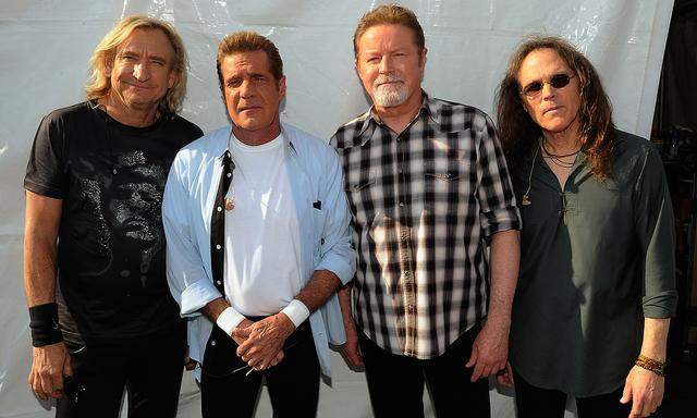 Eagles-Mitglieder Joe Walsh, Glenn Frey, Don Henley und Timothy B. Schmit vor einem Konzert 2012