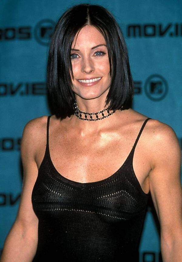 Cox wurde in den 1990er-Jahren als Ensemblemitglied der TV-Serie "Friends" zum Weltstar. Sie spielte die Rolle der Monica Geller. Heute ist sie vor allem Mutter für ihre 13-jährige Tochter Coco Arquette; seit 2013 ist ihr Partner der Frontman der Band Snow Patrol, Johnny McDaid, der 13 Jahre jünger ist als Cox: "Ich habe mir über unseren Altersunterschied Sorgen gemacht, aber ich glaube nicht, dass er wichtig ist", sagte Cox in dem Interview.