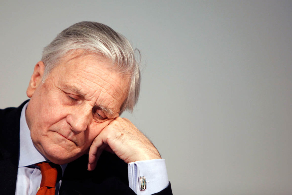 Die Inflation springt im Februar in Österreich erstmals auf drei Prozent. In der Eurozone liegt die Teuerung das ganze Jahr 2011 über der von der Europäischen Zentralbank angestrebten "knapp unter zwei Prozent-Marke". Doch mit dem Aufkauf von Staatsanleihen hilfsbedürftiger Euro-Länder arbeitet die EZB unter ihrem Chef Jean Claude Trichet gegen die eigenen Ziele. Der deutsche Ökonom Gerken warnt gar vor einer Inflationsrate von knapp unter zehn Prozent in der Eurozone. Trichet gibt sein Amt am 1. November ab.