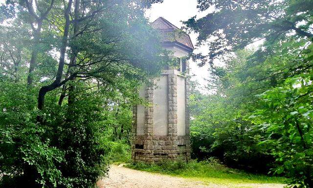 1911 im Heimatstil errichtet: Wasserturm Michaelerberg.  