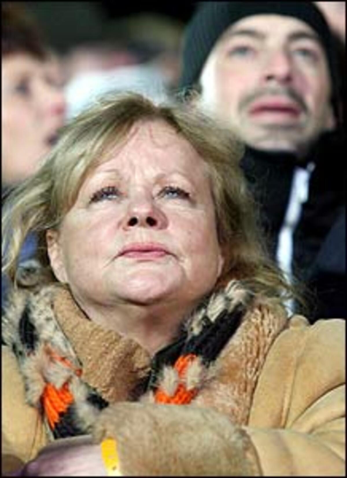 Umso größer die Spannung beim Publikum. Marianne Mendt und Gedeon Burghart (im Hintergrund) fieberten auf der Tribüne mit.