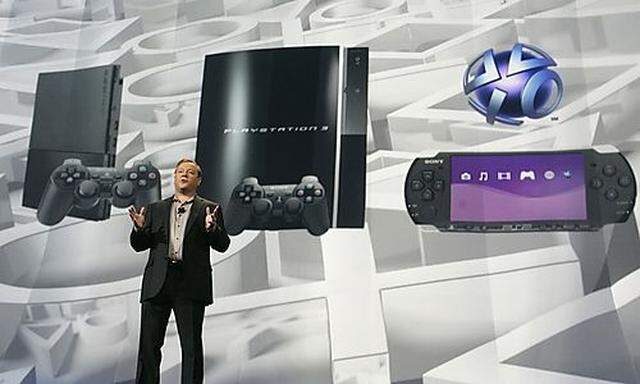 Sony Computer Entertainment America President and CEO Jack Tretton  speaks at the Sony E3 2009 press 