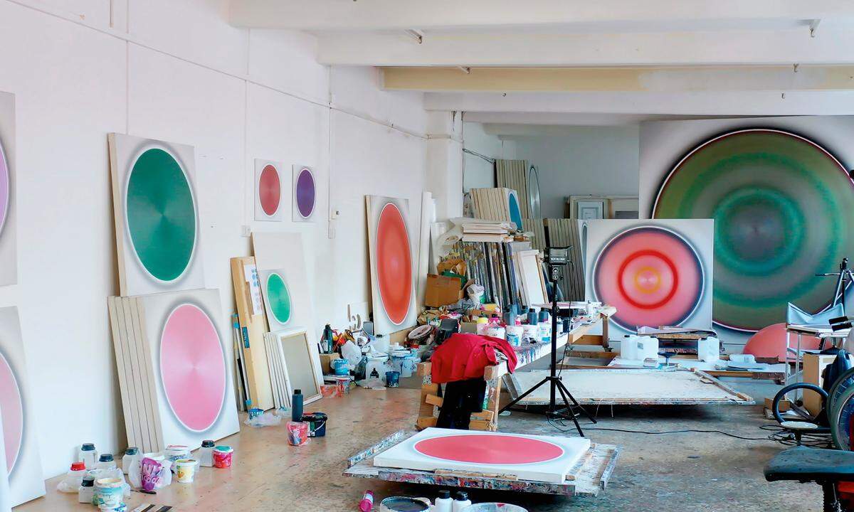 Kreisel malen. Robert Schaberls Atelier ist eine Fixstation des ­Exhibition-Parcours.