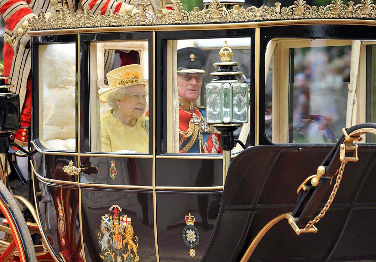 Königin Elizabeth II. und ihr Mann Prinz Philip hatten eine Kutsche für sich alleine.