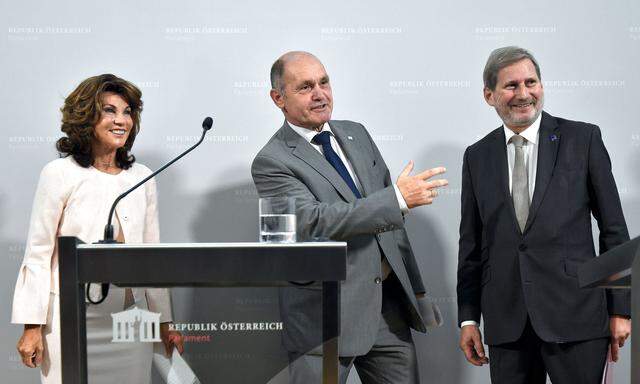 Kanzlerin Brigitte Bierlein, Nationalratspräsident Wolfgang Sobotka  und EU-Kommissar Johannes Hahn