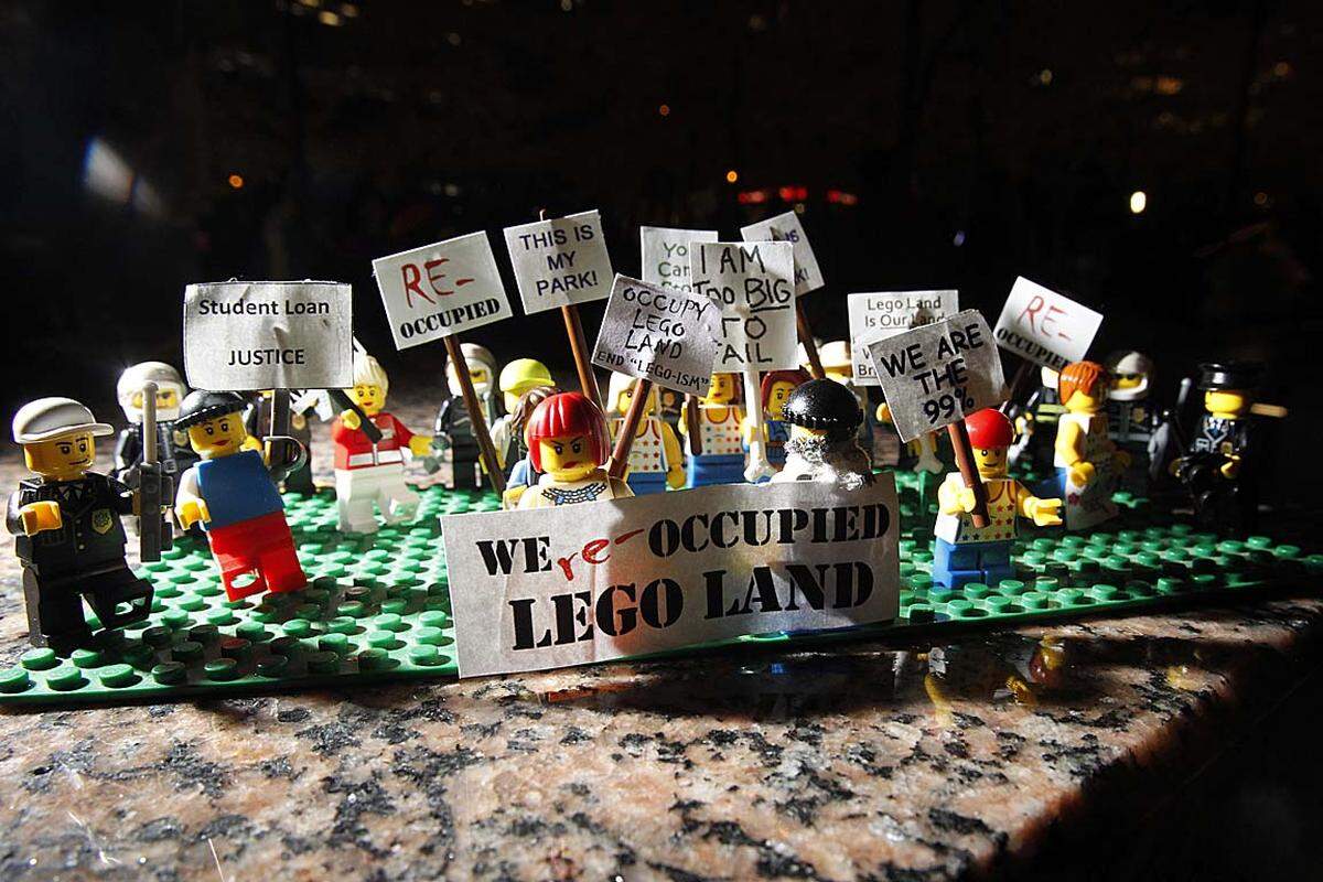 Widerstand im Kleinen. Begonnen hat alles an der Wall Street, mittlerweile besetzen Anhänger der Occupy-Bewegung sogar schon das Legoland.