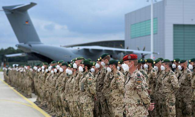 Soldiers of German armed forces Bundeswehr return to Germany