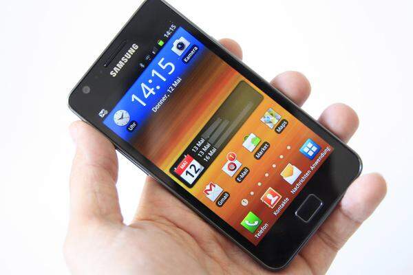 Das Galaxy S war eines der erfolgreichsten Android-Smartphones des Jahres 2010. Dementsprechend wollte Samsung beim Galaxy S2 noch deutlich nachlegen. DiePresse.com hat ausführlich getestet, ob das Gerät seinen hohen Ansprüchen und erklecklichen Vorschusslorbeeren gerecht werden kann.Zum vollständigen Testbericht >>>