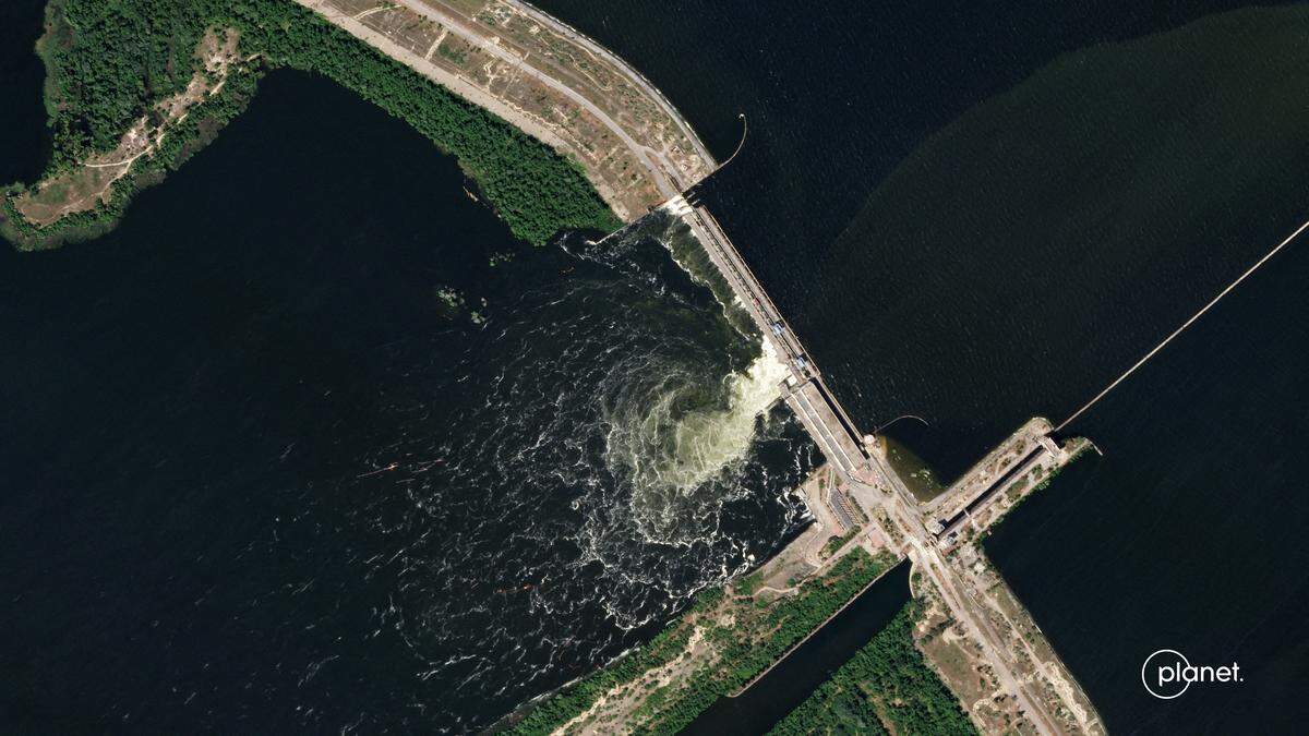 Ein Satellitenbild zeigt den Schaden.