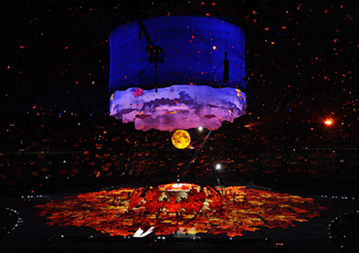 "Es war eine beeindruckende Eröffnungsfeier, ein freudiger und ein trauriger, sehr schlimmer Tag für uns. Leider liegt das alles so knapp beisammen, aber es muss trotzdem weitergehen", sagte Rodel-Olympiasieger Andreas Linger.