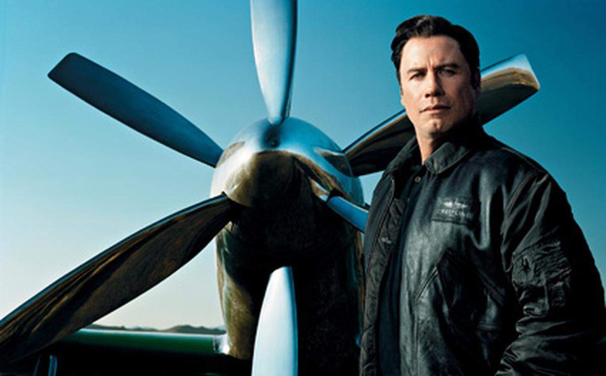 Breitling setzt mit seinem aktuellen Werbesujet auf die Seriosität von Schauspieler John Travolta. Der hat nämlich nicht bloß in Grease getanzt, sondern als Pilot immerhin die Zulassungen für acht verschiedene Flugzeugtypen.