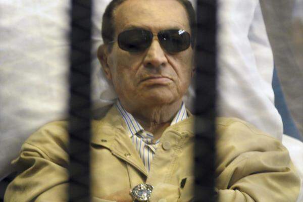 Angeheizt wurden die Proteste noch gegen die Urteile gegen den früheren Machthaber Hosni Mubarak und andere Vertreter des Regimes. Mubarak wurde zu lebenslanger Haft verurteilt, sechs ehemalige Sicherheitschefs freigesprochen.Am Wahlabend selbst war die Stimmung dagegen friedlich. Rund 400.000 Soldaten sorgten dafür, dass es zu keinen Ausschreitungen kam.