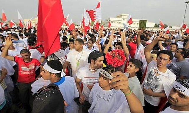 Anti-government protesters shout anti-government slogans at the gate of Bahrain Kings al-Safriya Pals al-Safriya Pal