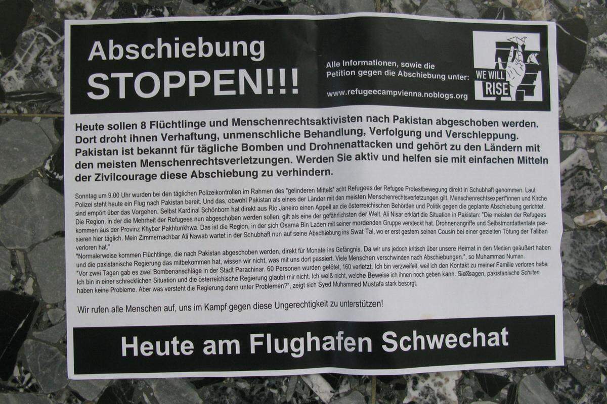 Die Organisation "Refugee Protestcamp Vienna" verteilte auch die Flyer, mit denen sie Reisende zu Aktionen aufriefen. Sie sollten versuchen, auf verschiedene Weisen einen Flug zu verhindern, wenn sie die Asylwerber in ihrem Flugzeug erkennen.