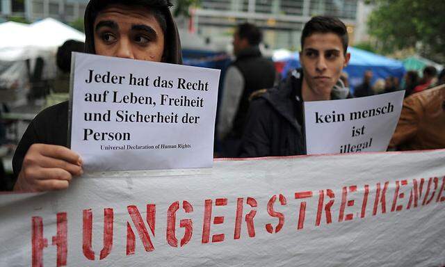Ende des Hungerstreiks in München. Die Polizei räumte das Camp am Münchner Rindermarkt.