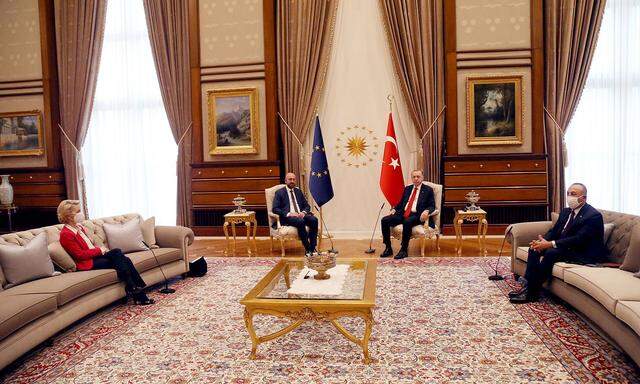 (210406) -- ANKARA, April 6, 2021 -- Turkish President Recep Tayyip Erdogan (2nd R) meets with European Council Presiden