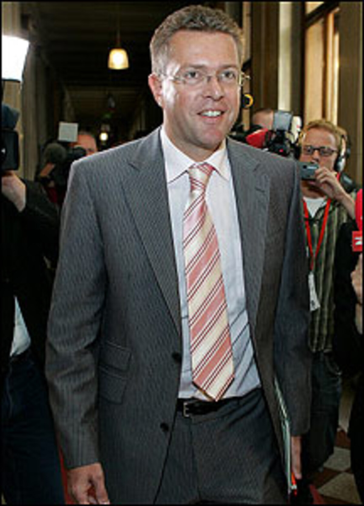 "Ich gehe aber nun davon aus, daß eine Große Koalition eine vereinbarte Sache ist." BZÖ-Klubobmann-Stellevertreter Herbert Scheibner.