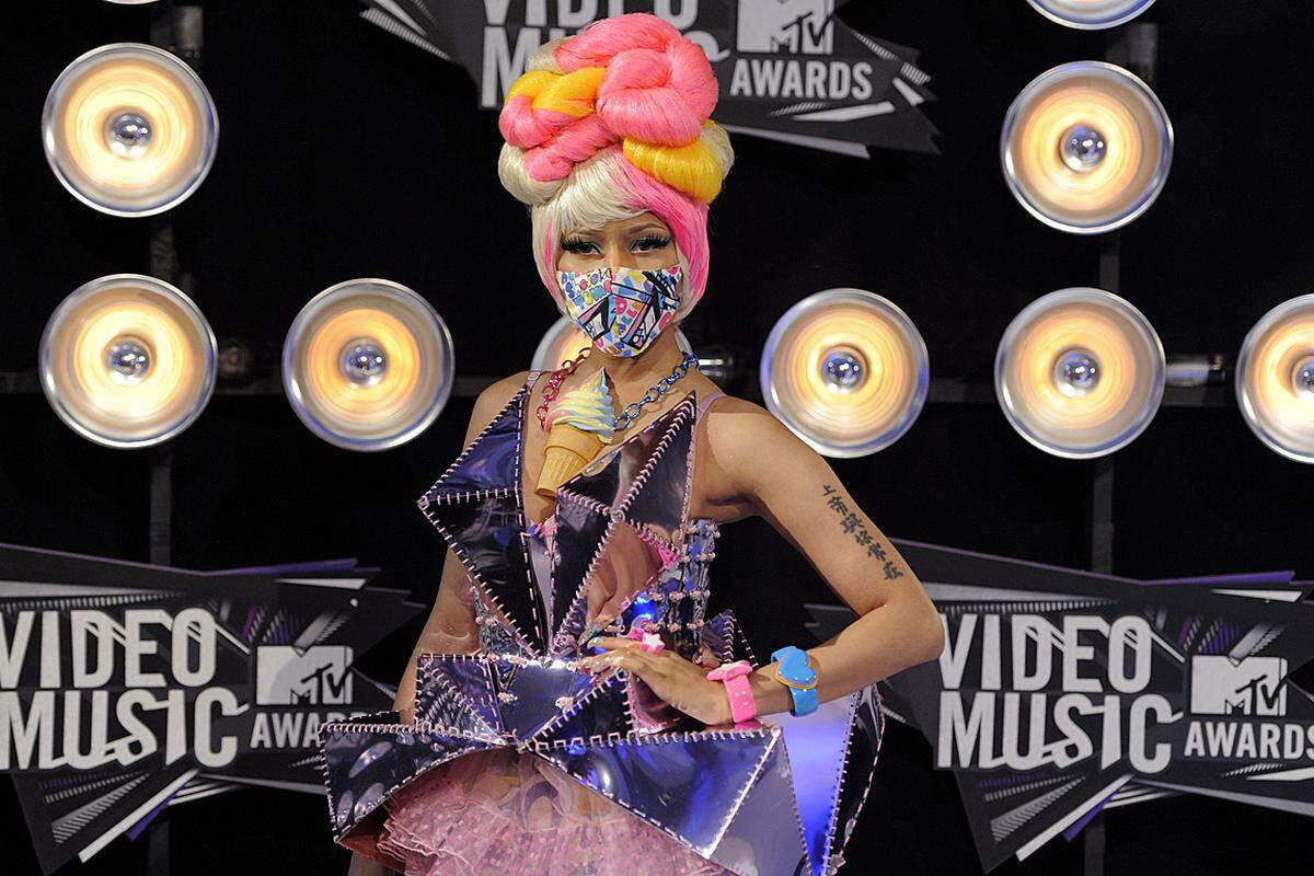 Seit dem 28. August wandelt Nicki Minaj jedenfalls auf Lady Gagas Spuren: Sie gewann bei den MTV Video Music Awards ihren ersten Preis. Minaj setzte sich mit ihrem Song "Super Bass" in der Kategorie "Bestes Hip-Hop-Video" unter anderem gegen Kanye West oder Lil Wayne durch.