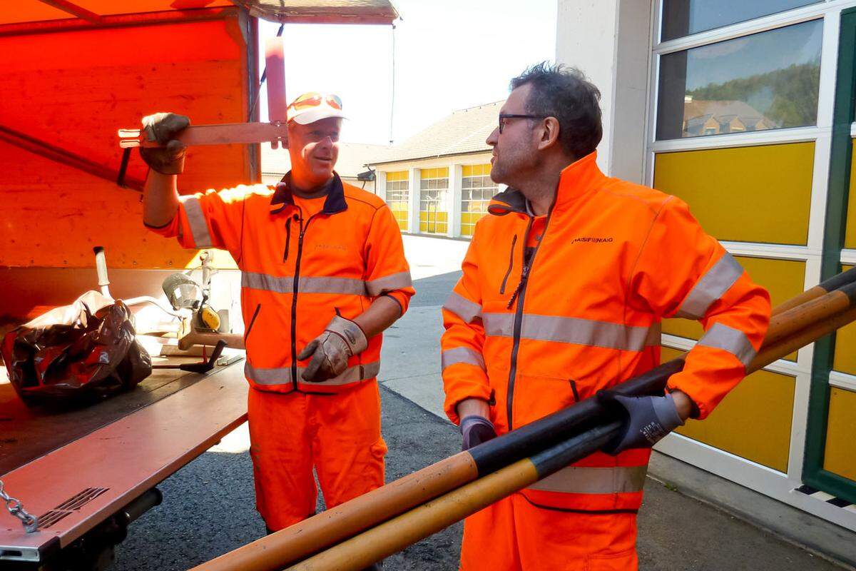 Die vier Mitarbeiter, die den Chef während seines "Ausflugs" begleitet haben, wurden mit Kurzurlauben belohnt.