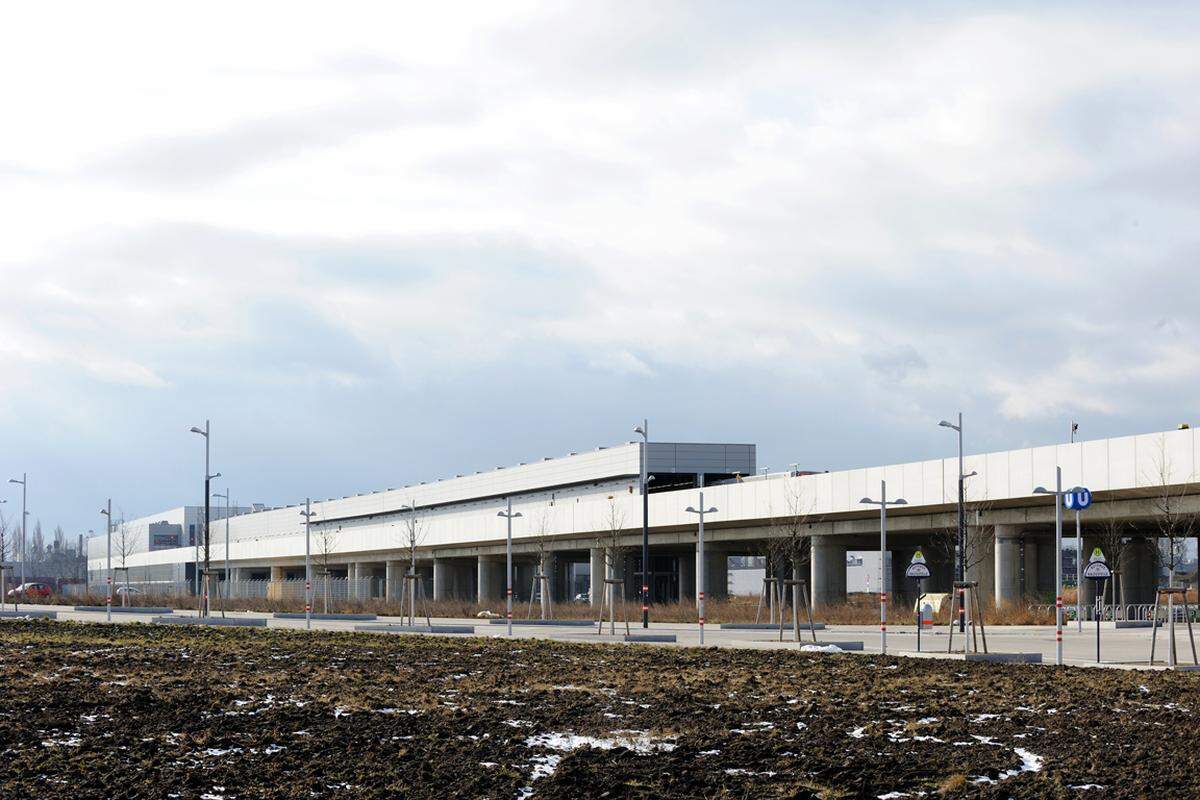 Wer nach Aspern fährt, braucht eine halbe Stunde mit der U2 von der Station Volkstheater bis zur Endstation Seestadt.