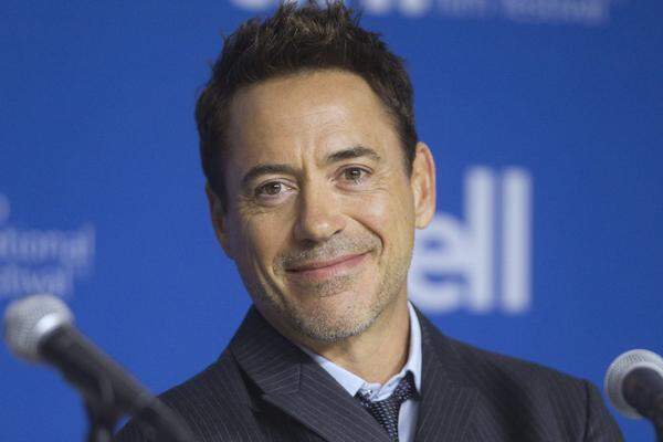 Hauptdarsteller Robert Downey bestätigte, dass er 50 Millionen Dollar - ein Viertel der Produktionskosten - bekam, um 2013 erneut ins Eisenmannkostüm zu steigen.