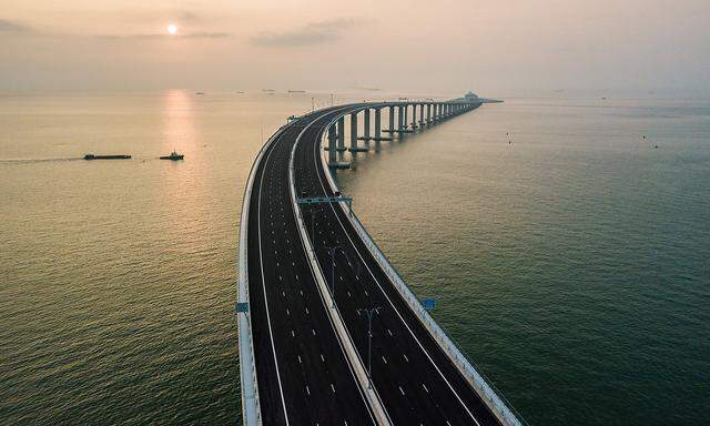 Die Superbrücke: Das 14 Milliarden Euro teure Bauprojekt verbindet Hongkong mit Macao und dem chinesischen Festland.