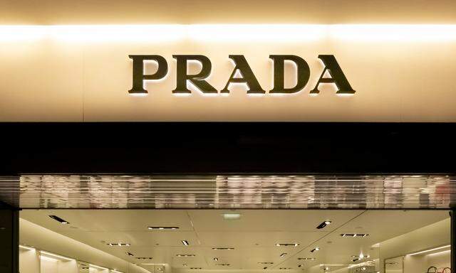 Laut italienischen Medien könnte es in der Welt der Luxusmarken zu einer Übernahme des Prada Konzerns im Wert von sechs Milliarden Euro kommen. 