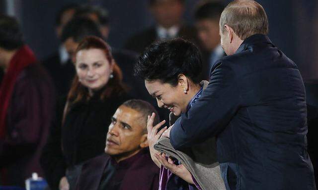 Russischer Gentleman: Putin umsorgt Chinas First Lady, Obama schaut angestrengt zur Seite