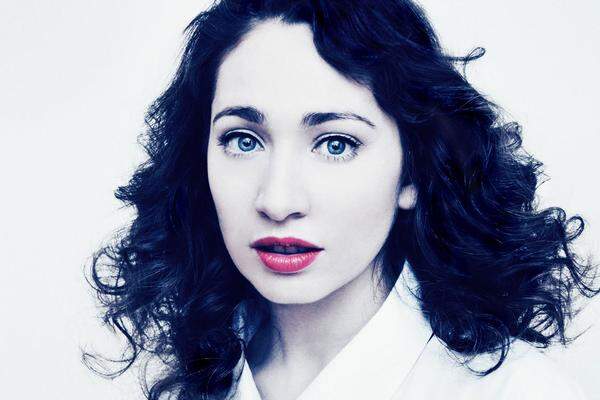 Die Musikerin Regina Spektor ist mit 34 Jahren zum ersten Mal Mutter geworden. Gemeinsam mit ihrem Ehemann, dem Singer-Songwriter Jack Dishel, habe sie einen Sohn bekommen und alles sei großartig, schrieb sie am 2. April 2014 auf ihrer Facebook-Seite.