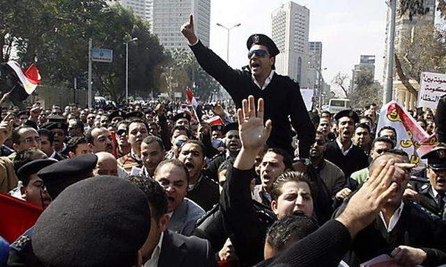 EGYPT PRESIDENT RESIGNATION AFTERMATH
