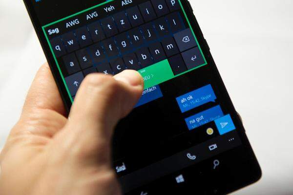 Ebenfalls flexibel ist die Tastatur. Sie lässt sich über den ganzen Schirm verschieben. Ob das so sinnhaft ist, sei dahingestellt.
