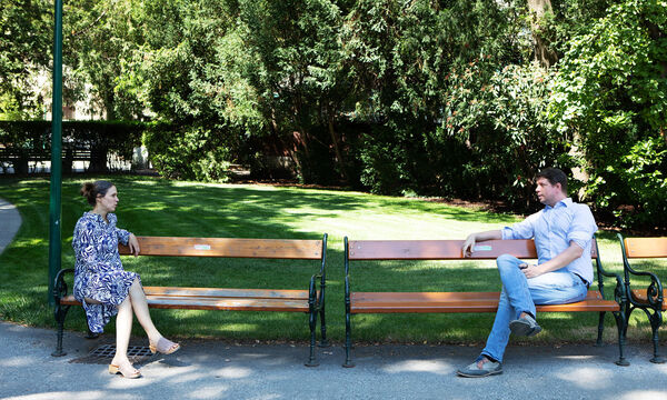 Peter Klimek – hier beim Interview im Wiener Rathauspark – plädiert dafür, internationale Experten in die Ampelkommission aufzunehmen.