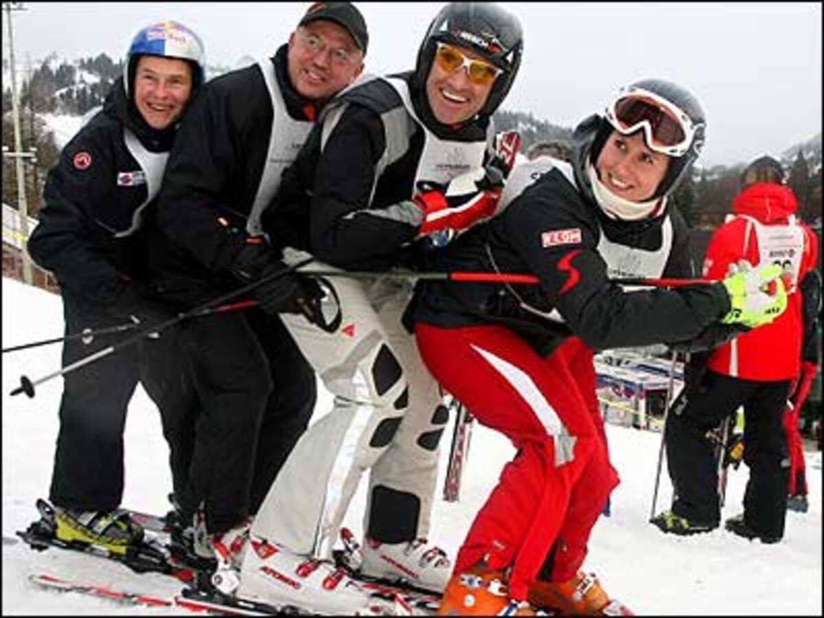 ... Hannes Jagerhofer, Vera Russwurm, Hans Knauß, Albert Fortell, Christian Klien oder Andi Goldberger den schwierigen Hang in Angriff. Im Bild: v.l. Andreas Goldberger, David Zwilling, Erwin Resch und Brigitte Obermoser