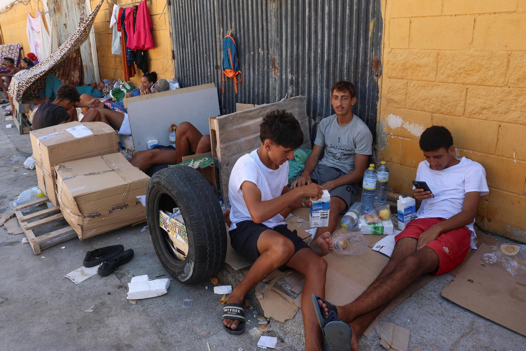 Spain gives Italy August 9 deadline to end border checks