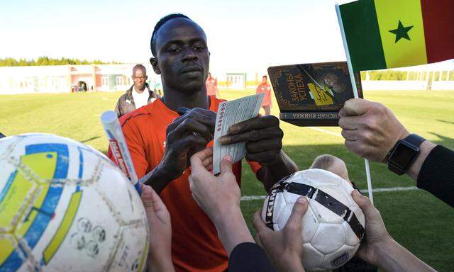 Sadio Mané ist Senegals Star, seine Autogramme stehen nicht nur in Liverpool hoch im Kurs. 