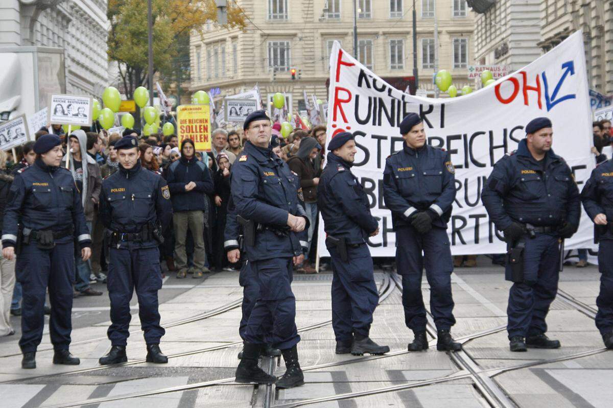 Wie viele Studenten in Wien auf der Straße sind, ist ein Streitpunkt. Nach Polizeiangaben sind es 5000, nach ÖH-Angaben bis zu 30.000.