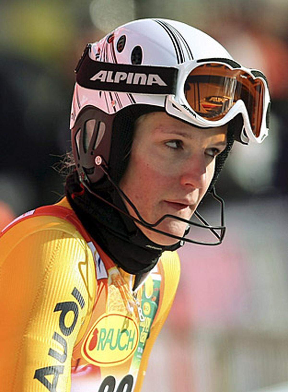 Auch die vierfache Slalom-Saisonsiegerin Maria Riesch konnte da nicht mithalten. Mit 55,63 Sekunden verlor sie fast vier Zehntel auf ihre Freundin Vonn. Zur Halbzeit war Riesch "nur" Sechste.