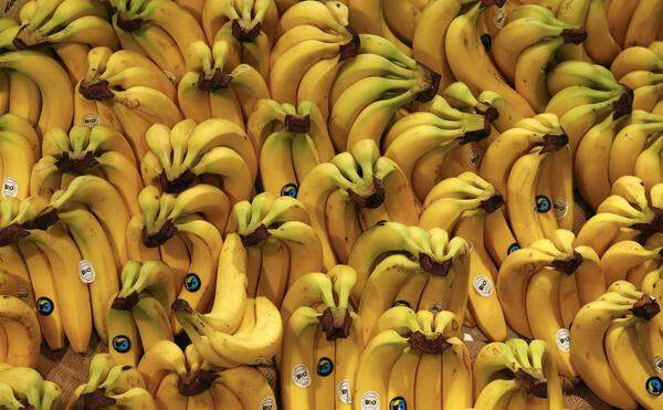 Der hohe Anteil an Vitamin B6 in Bananen hilft bei Erschöpfungszuständen.