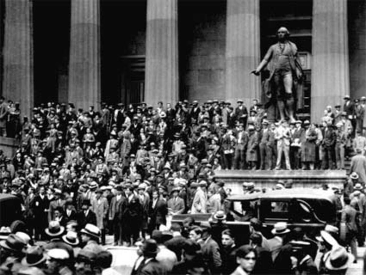 Der Absturz war schlimmer als am "Schwarzen Donnerstag" 1929, als das bekannteste US-Börsenbarometer um 12,8 Prozent abstürzte. Dies war damals der Auftakt der weltweiten Wirtschaftskrise der 1930er Jahre gewesen.