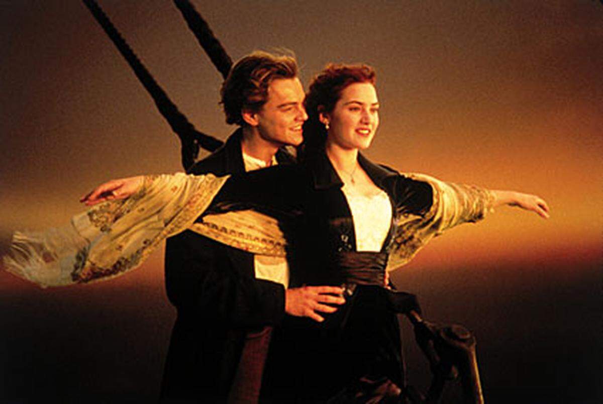 Mit mehr als 1,848 Milliarden Dollar Einnahmen weltweit führt die Romanze "Titanic" die Liste der erfolgreichsten Filme an. Regisseur James Cameron, der mit seinem Streifen 1997 einen weltweiten "Titanic"-Hype auslöste, könnte nun einen neuen Coup gelandet haben: Sein 3D-Science-Fiction-Streifen "Avatar" hat es in weniger als einem Monat ebenfalls in die Top Ten geschafft - und wird wohl in Kürze "Titanic" überholen.  Weiter: Die zehn erfolgreichsten Filme