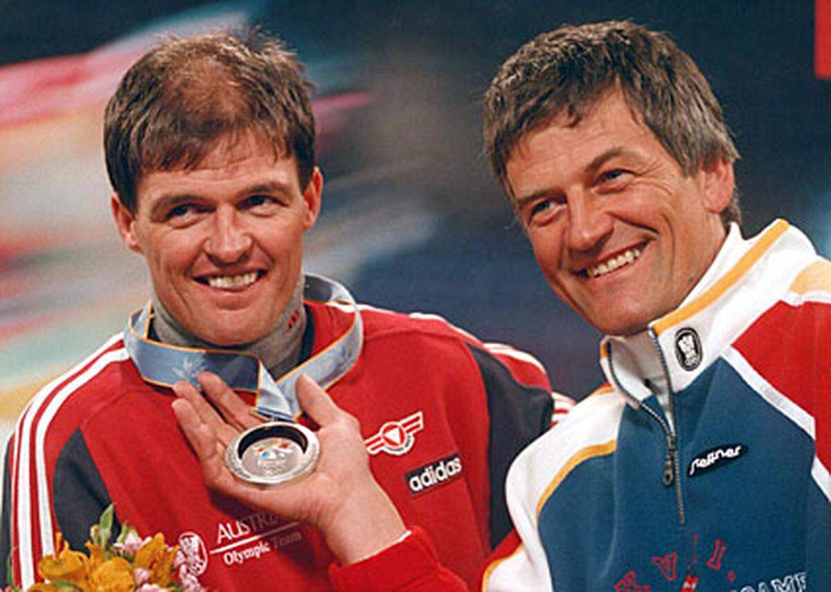 Unter Trainer Walter Mayer (rechts) holt Markus Gandler (links) in Nagano Olympia-Silber, Christian Hoffmann Bronze.