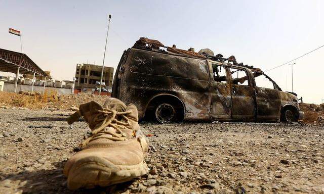 A burnt vehicle belonging to Iraqi security forces is pictured at a checkpoint in east Mosul, one day after radical Sunni Muslim insurgents seized control of the city
