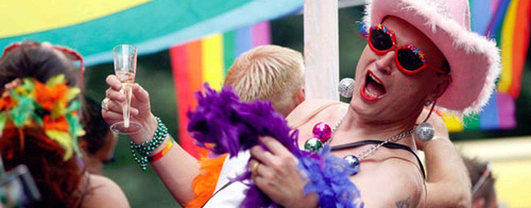 Regenbogenparade: Nackte Haut gegen Diskriminierung (c) APA (Georg Hochmuth)