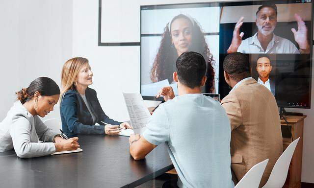 Meetings, die Online- und Live-Präsenz kombinieren, sind für viele immer noch ungewohnt.